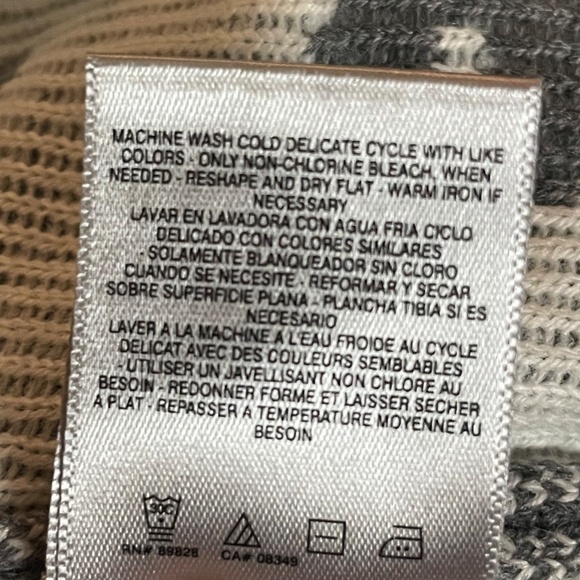 Jessica Simpson Sweater - One Black Flower (Like Lady Di’s Black Sheep Sweater) - Picture 6 of 6